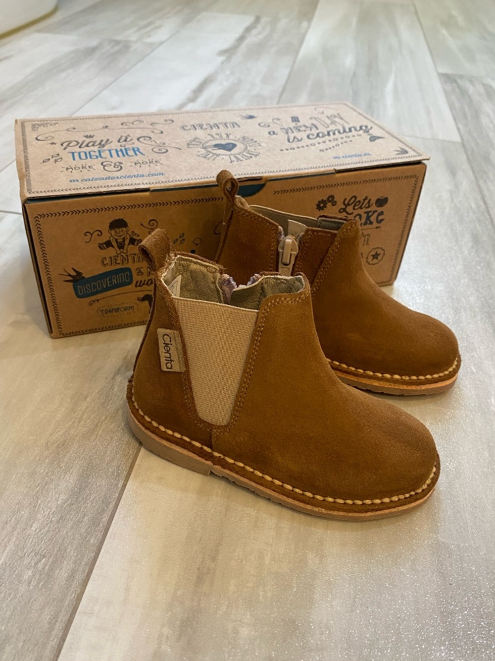 NWT Cienta Classic Tan Brown Suede Leather Zip-Up Round Toe Boot toddler 6